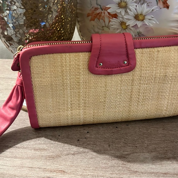 Coach, pink, leather, & wicker large wristlet, rare - Picture 3 of 11